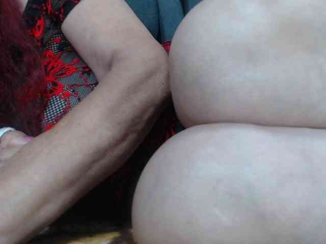 Lucy-mature webcam