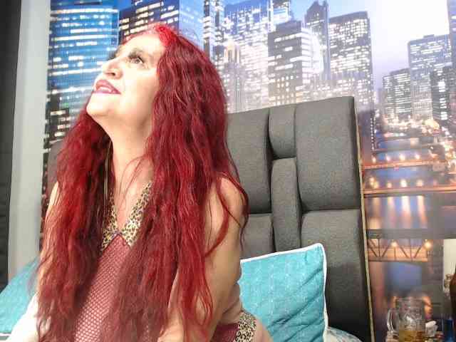 Lucy-mature webcam