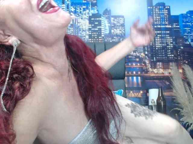 Lucy-mature webcam