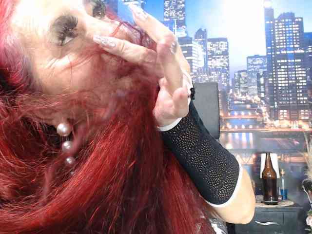 Lucy-mature webcam