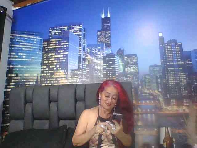 Lucy-mature webcam