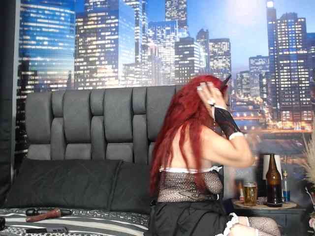 Lucy-mature webcam