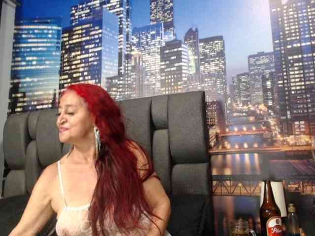Lucy-mature webcam