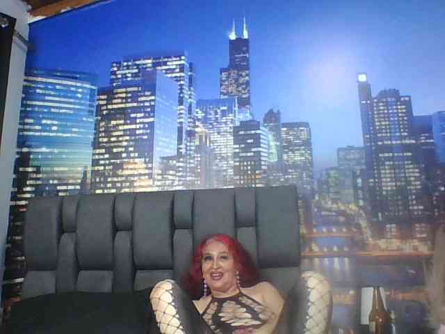 Lucy-mature webcam