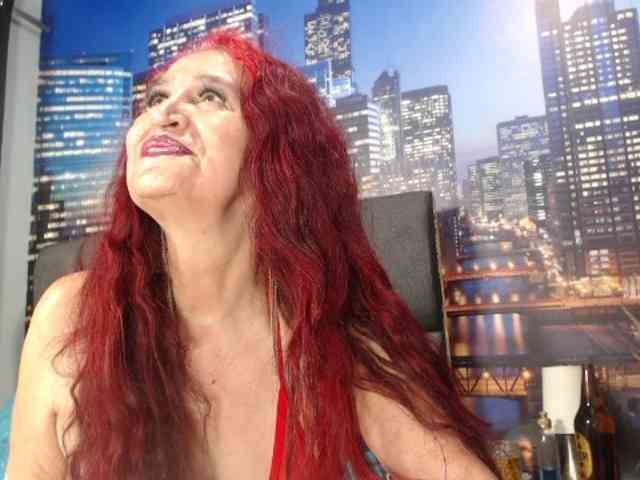 Lucy-mature webcam