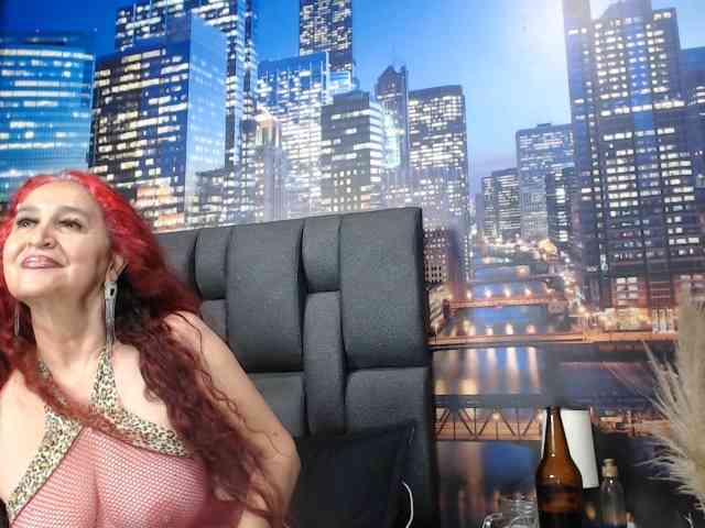 Lucy-mature webcam