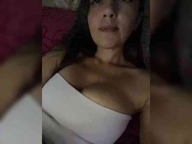 Modella: -_____-
