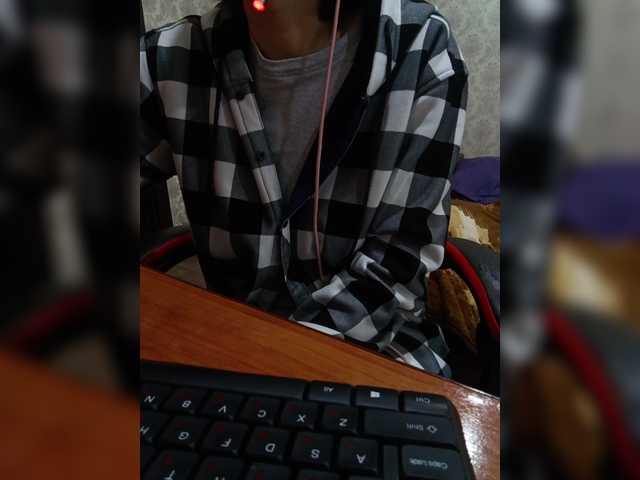 Olik-Pisa's BongaCams show and profile