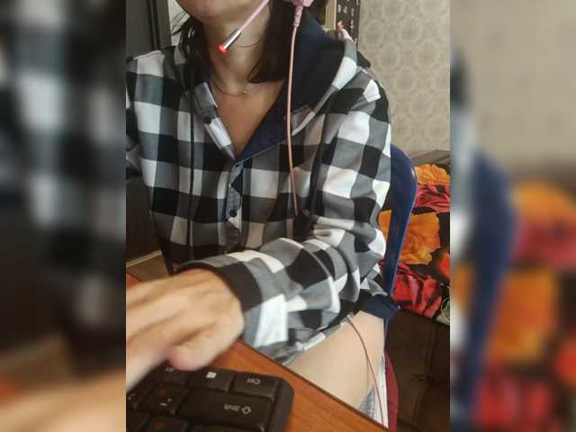 le modèle Your_favorite_dispatcher est en webcam porno dans un show sur le site bongacams, il possède les tags suivants: White/Caucasian,Brunette,Shaved