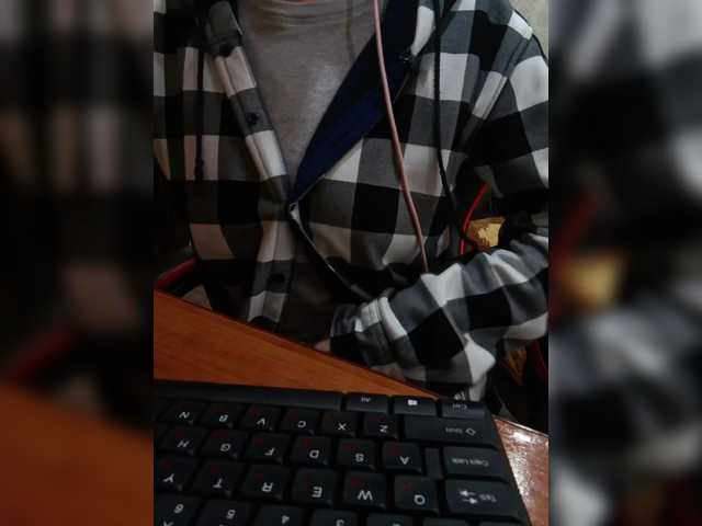 Olik-Pisa's BongaCams show and profile