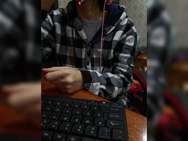 Olik-Pisa's BongaCams show and profile