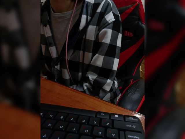 Olik-Pisa's BongaCams show and profile