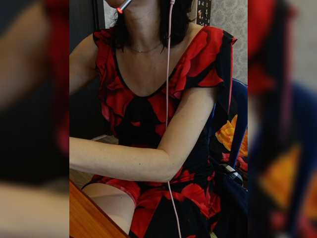 Dispatcher-Olya live cam on BongaCams
