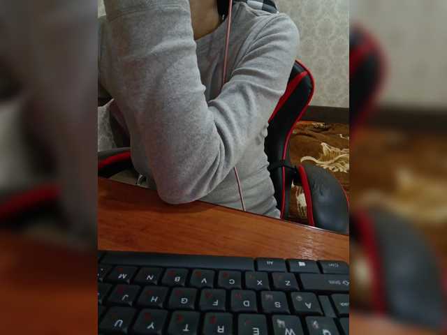 Olik-Pisa's BongaCams show and profile