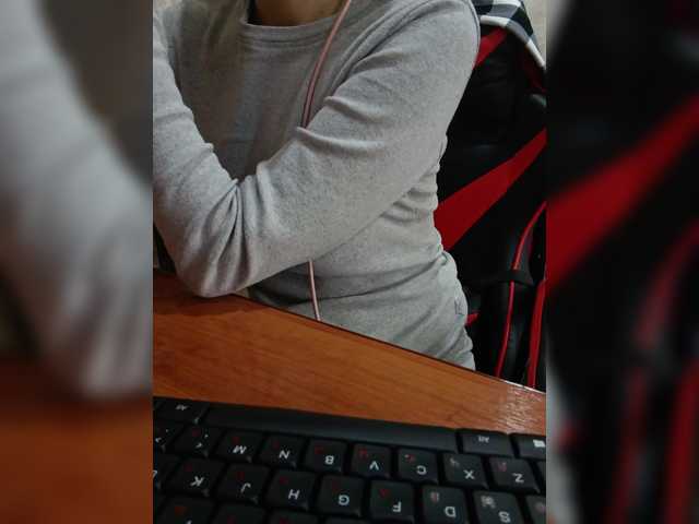 Olik-Pisa's BongaCams show and profile