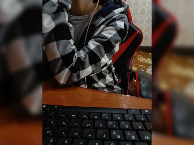 Olik-Pisa's BongaCams show and profile