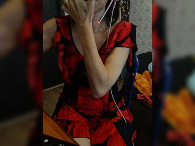 Dispatcher-Olya live cam on BongaCams