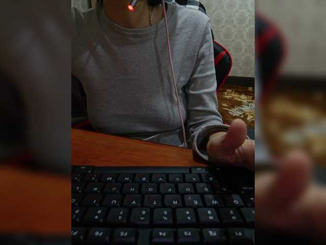 Olik-Pisa's BongaCams show and profile