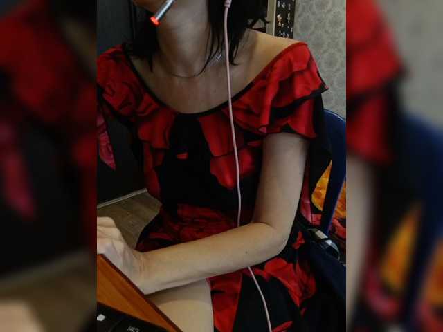 Dispatcher-Olya live cam on BongaCams