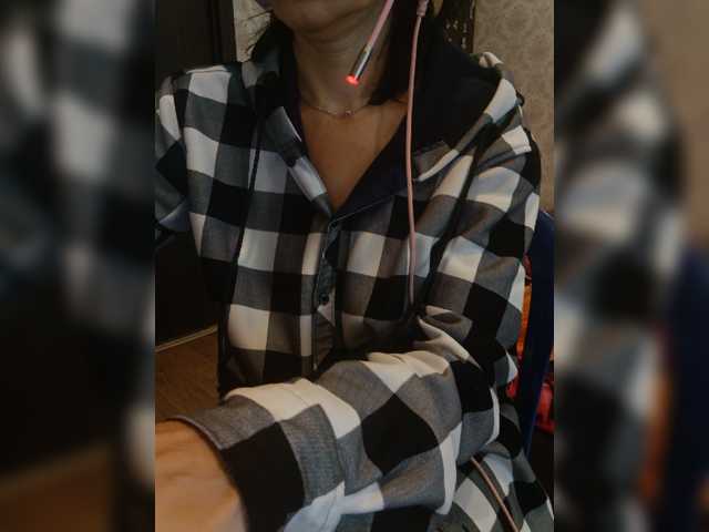 le modèle Your_favorite_dispatcher est en webcam porno dans un show sur le site bongacams, il possède les tags suivants: White/Caucasian,Brunette,Shaved