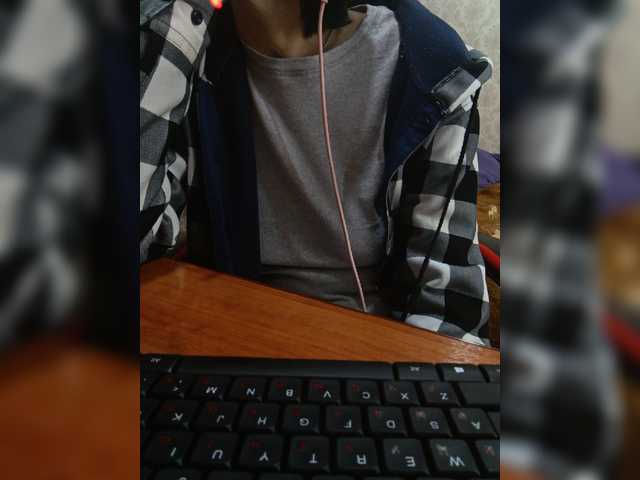 Olik-Pisa's BongaCams show and profile