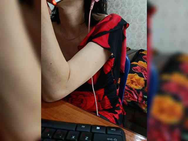 naked_taxi_dispatcher webcam