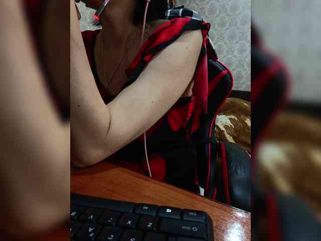 naked_taxi_dispatcher webcam