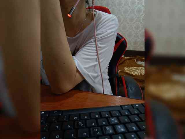 naked_taxi_dispatcher webcam