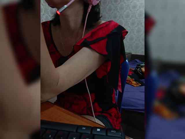 naked_taxi_dispatcher webcam