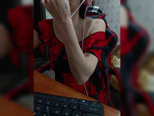 naked_taxi_dispatcher webcam