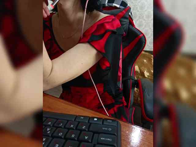 naked_taxi_dispatcher webcam