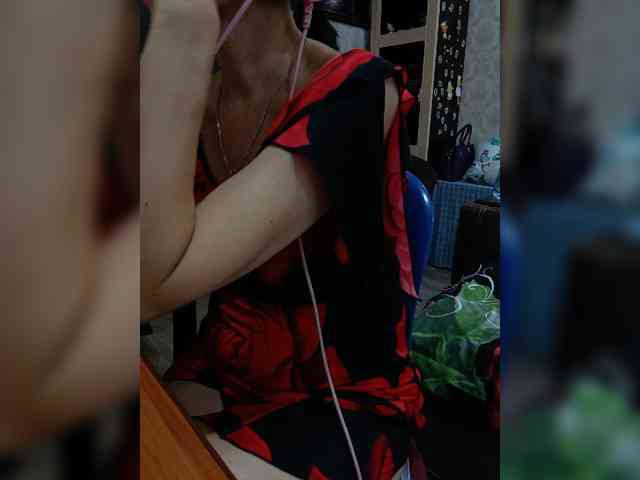 naked_taxi_dispatcher webcam