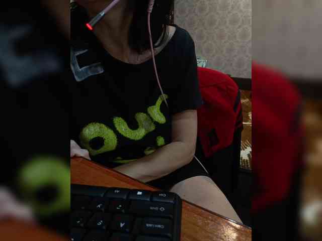 naked_taxi_dispatcher webcam