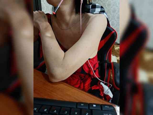 naked_taxi_dispatcher webcam