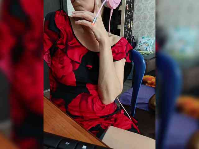 naked_taxi_dispatcher webcam
