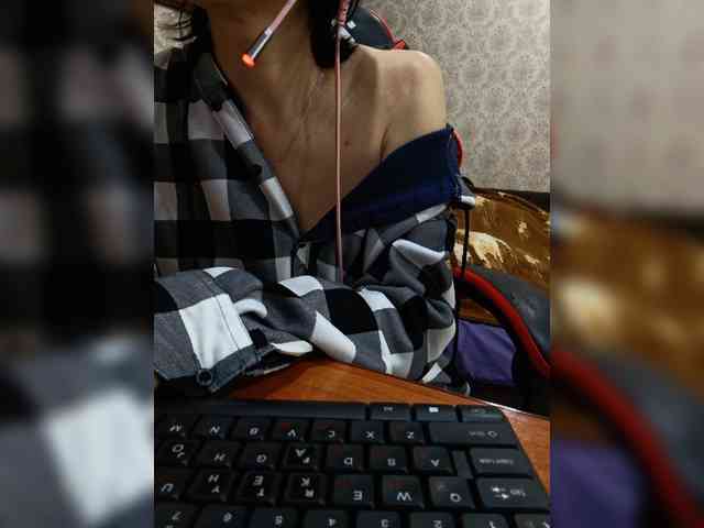 naked_taxi_dispatcher webcam