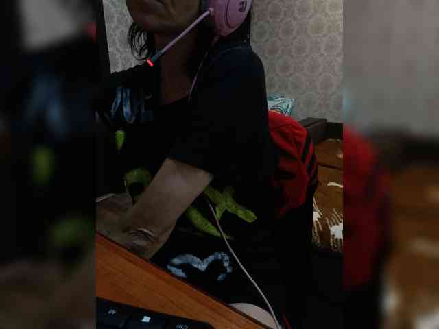 naked_taxi_dispatcher webcam
