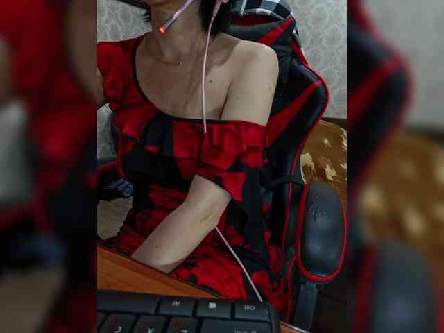 naked_taxi_dispatcher webcam