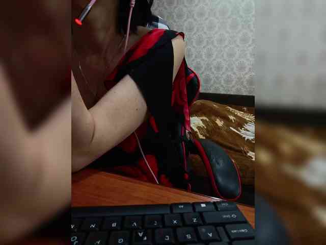 naked_taxi_dispatcher webcam