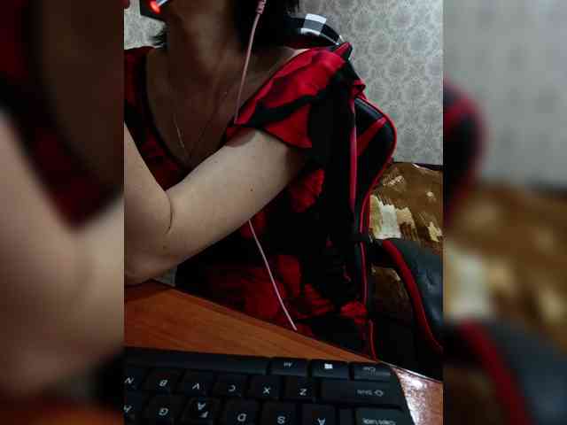 naked_taxi_dispatcher webcam