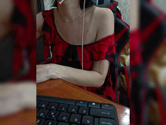 naked_taxi_dispatcher webcam