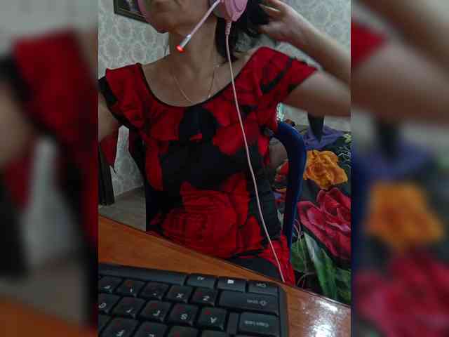naked_taxi_dispatcher webcam