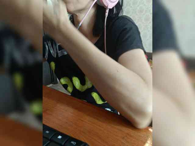 naked_taxi_dispatcher webcam