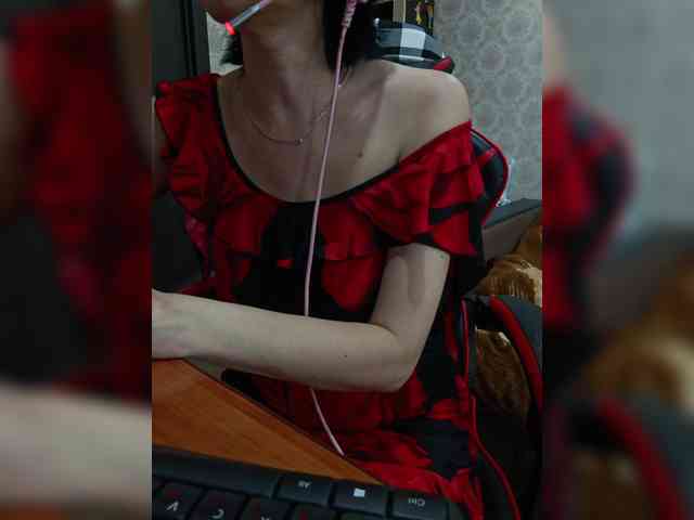 naked_taxi_dispatcher webcam