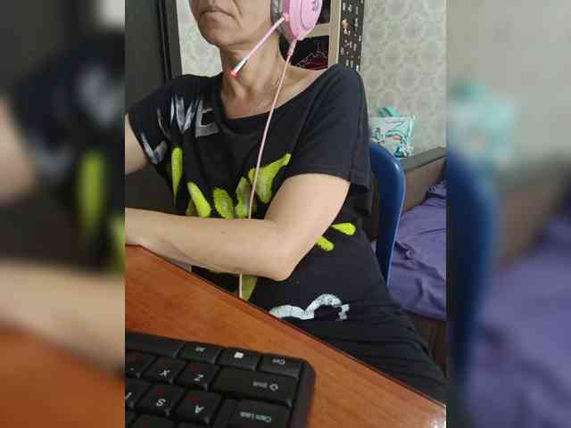 naked_taxi_dispatcher webcam