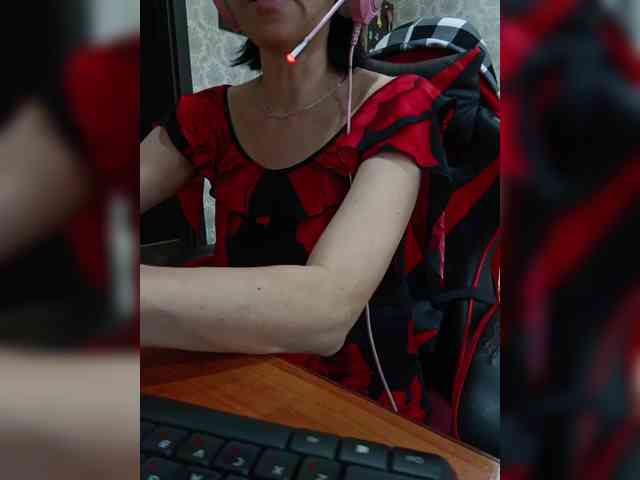 naked_taxi_dispatcher webcam