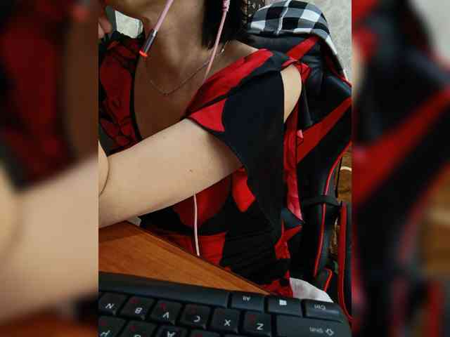 naked_taxi_dispatcher webcam