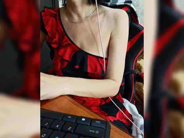 naked_taxi_dispatcher webcam