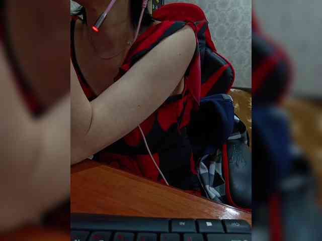 naked_taxi_dispatcher webcam