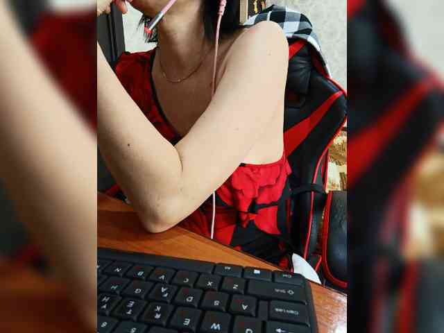 naked_taxi_dispatcher webcam